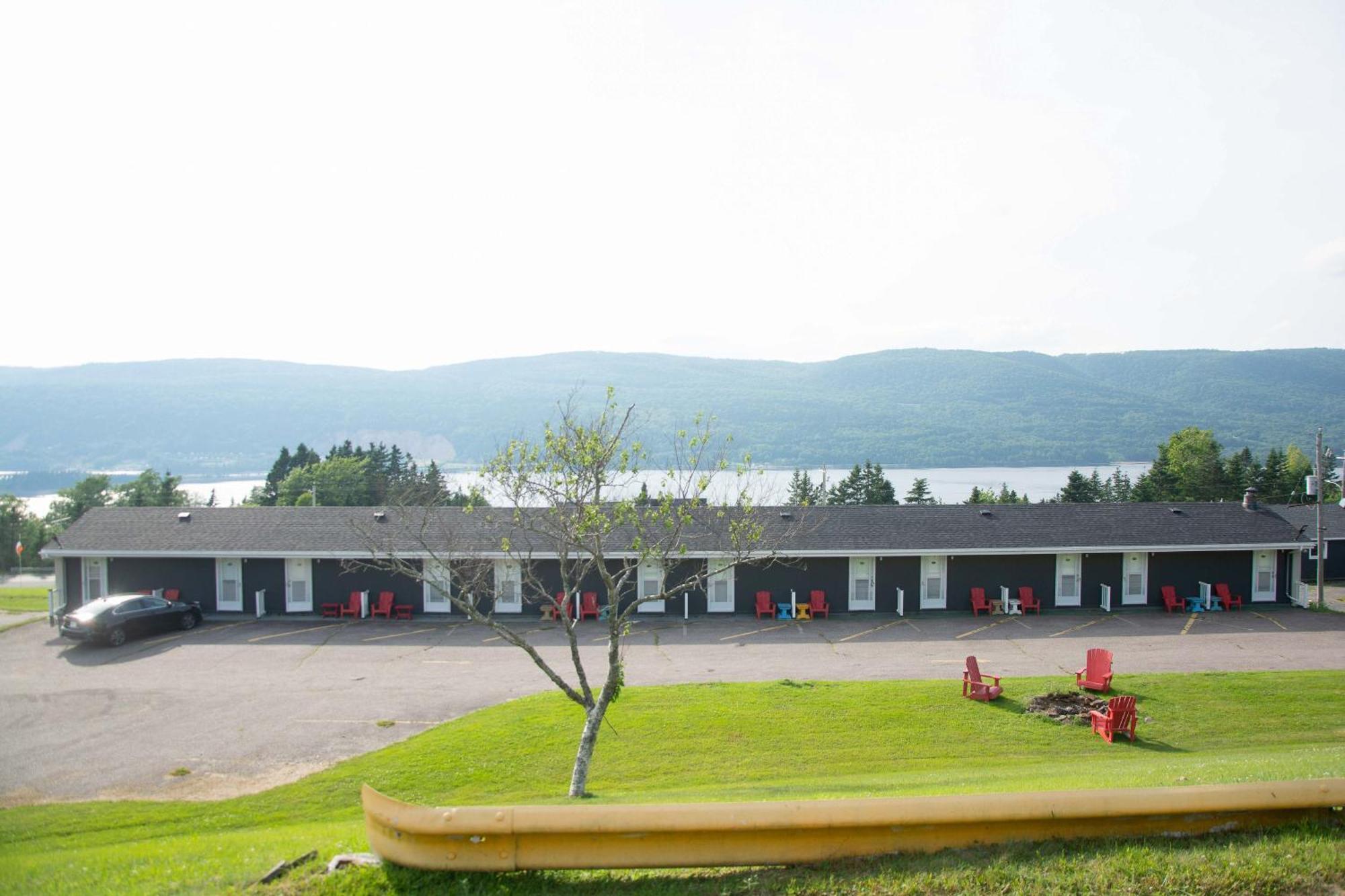 Travels Inn Victoria County Boularderie East Exteriör bild
